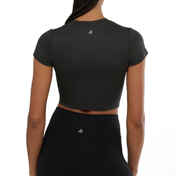 WeWoreWhat Short Sleeve Active Tee Black Med - Picture 2 of 6